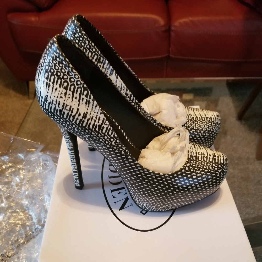 Shoes - Picture 2 of 3